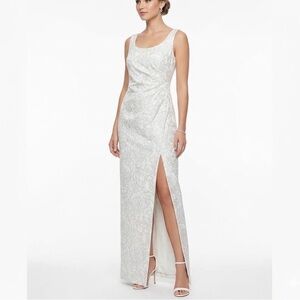 Adrianna Papell  Metallic Sleeveless Column Gown Size 6 White and Gold Dress